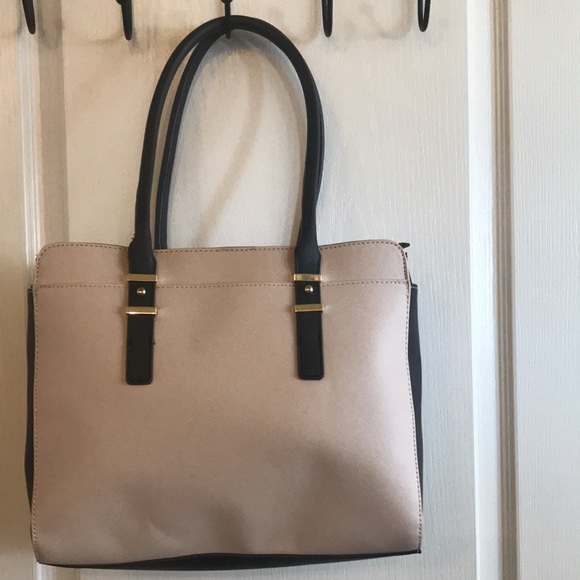 Beautiful Tan & Black Liz Claiborne Handbag - Picture 3 of 9